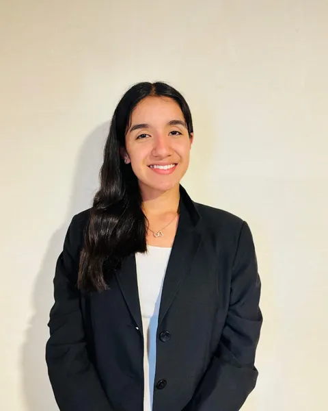 Retrato de Constanza Altamirano Alvarado, socia de ContaaaMind.